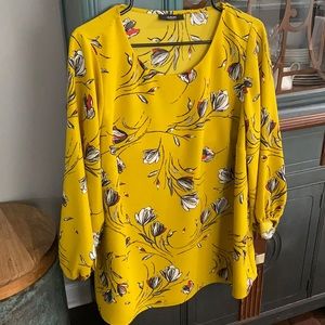 —ALFANI WOMAN— Yellow Floral Blouse/Top